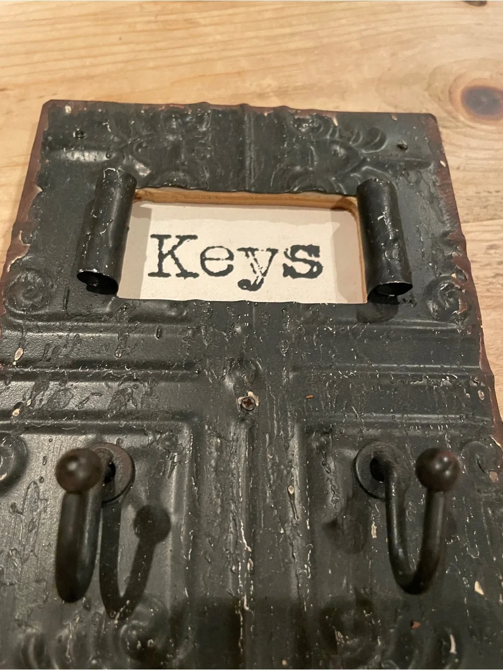 NWT Savannah Farmhouse Distressed Metal Rustic hanging hook Key Holder
